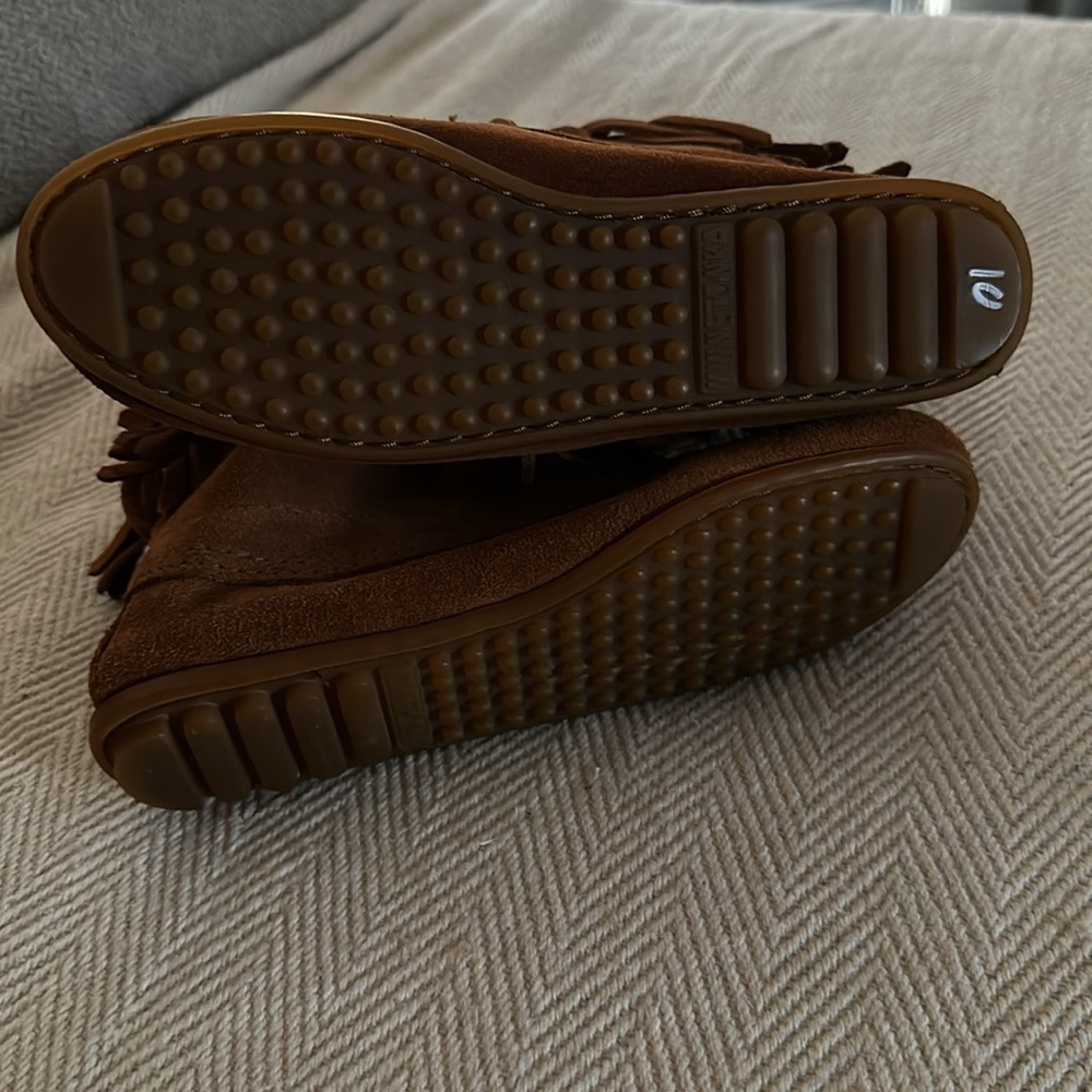New Minnetonka suede booties - Picture 5 of 7